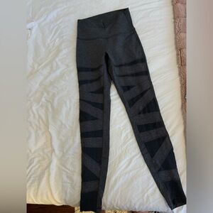 Lululemon size 6 25” inseam striped mesh grey leggings